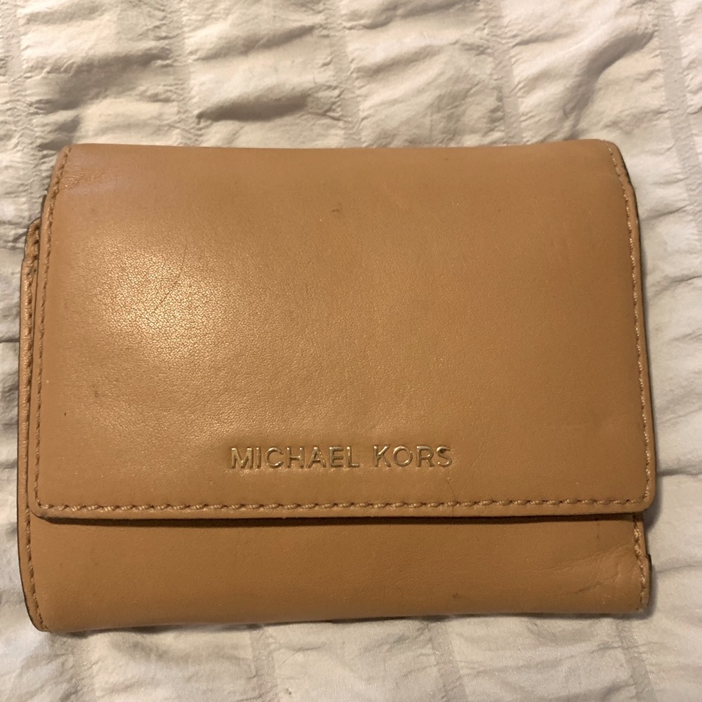 EUC tri-fold Michael Kors wallet